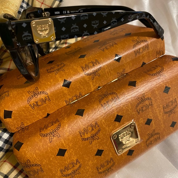 MCM NEW AUTHENTIC Sunglasses Made in Italy. Original Hard Case No Box - Picture 7 of 15
